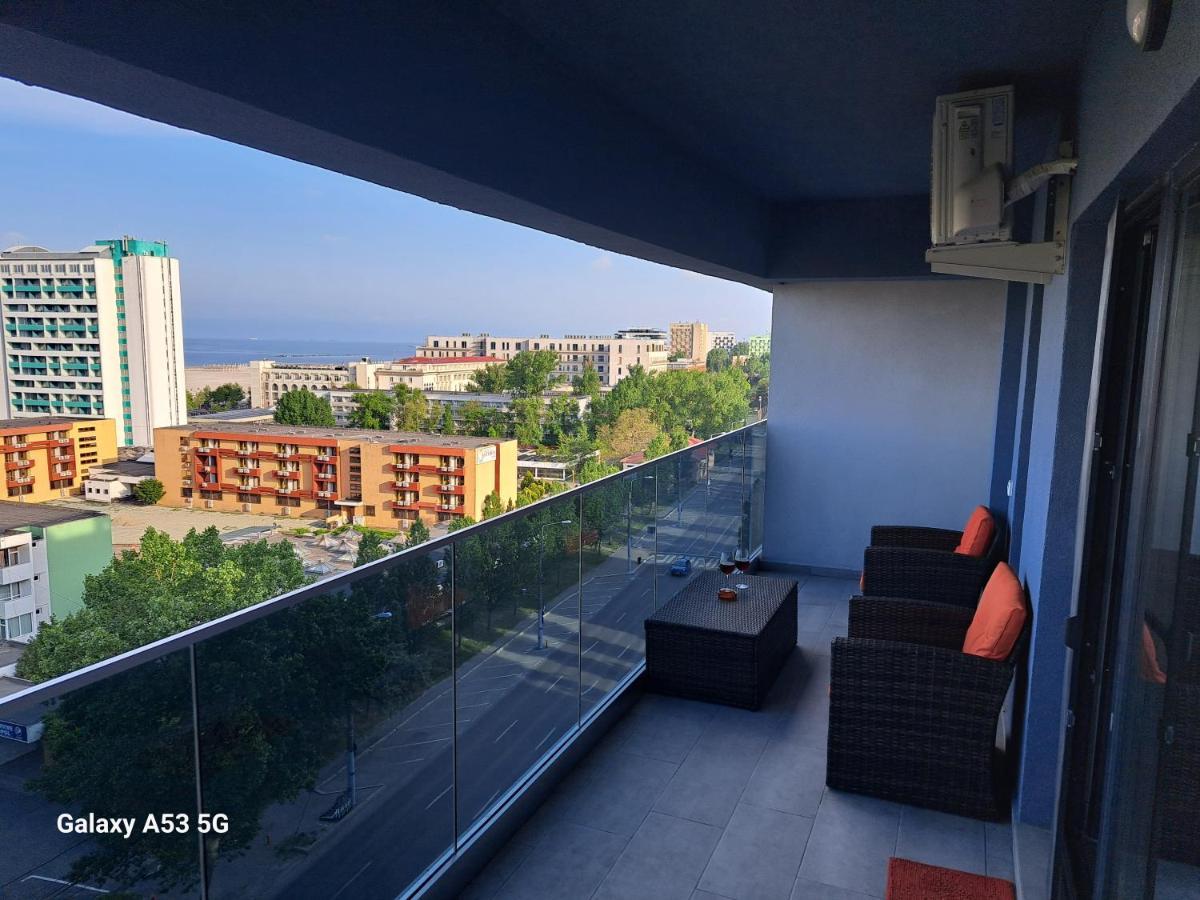 Sunset Boulevard Apartment