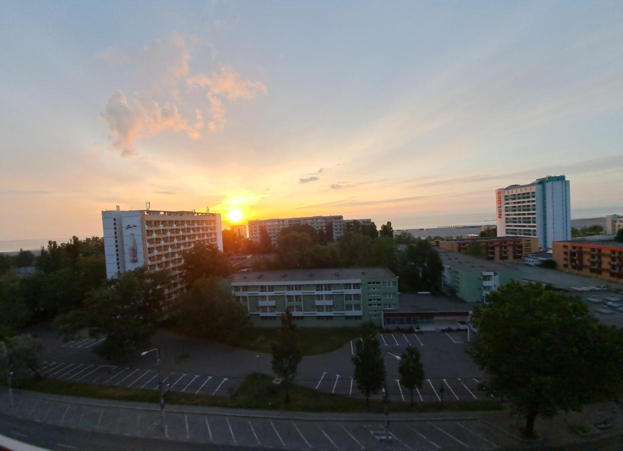 Sunset Boulevard * Mamaia